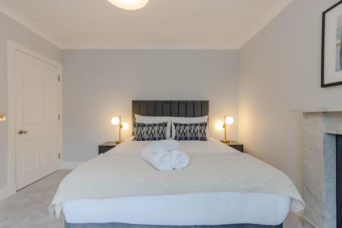 אדינבורו Dragon Suites - Ladon Suite - 2 Bed City Centre Luxury Apartment בריטניה